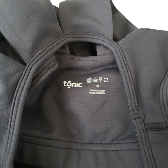 TONIC Athletic Sleeveless Top Cutout Details Black - Picture 4 of 7